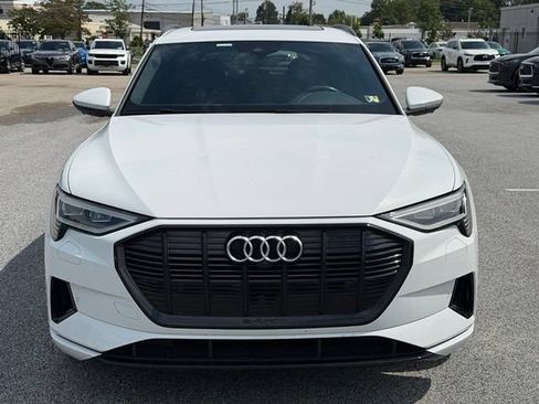 Used 2022 Audi e-tron Premium Plus w/ Premium Plus Package AWD/4WD image 2