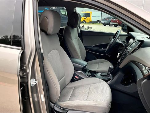 Used 2017 Hyundai Santa Fe Sport FWD image 9