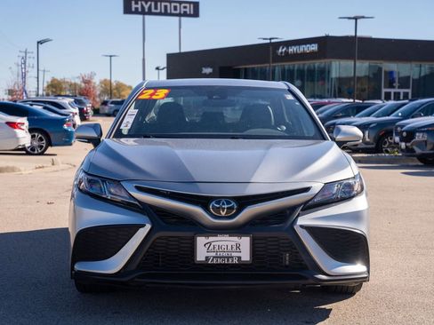 Used 2023 Toyota Camry SE image 2