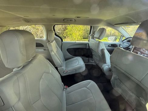 Used 2021 Chrysler Voyager Lxi image 4