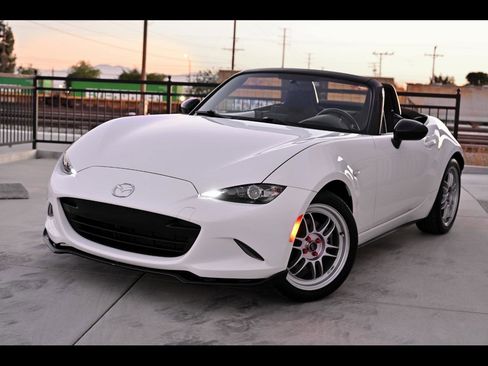 Used 2017 MAZDA MX-5 Miata Club image 1