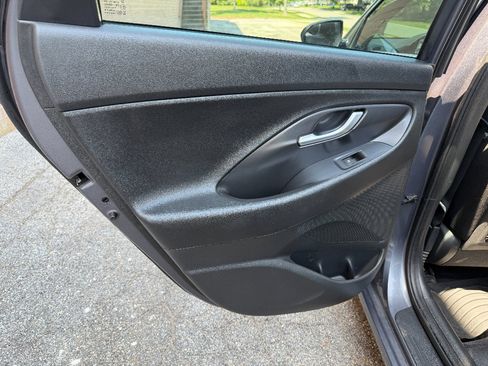 Used 2018 Hyundai Elantra GT FWD image 22