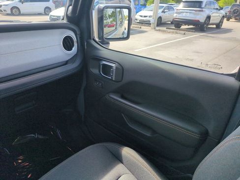 Used 2025 Jeep Wrangler Unlimited Sahara AWD/4WD image 18