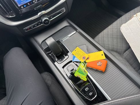 Used 2023 Volvo XC60 B5 Core image 25