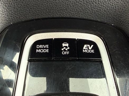 Used 2025 Toyota Corolla LE FWD image 21