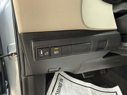 Used 2022 Toyota Corolla LE w/ Carpet Mat Package (TMS) image 11