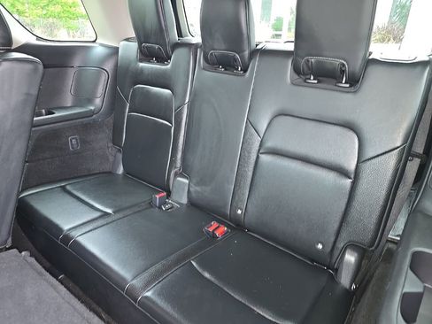 Used 2023 Nissan Pathfinder SL w/ Lighting Package (N92) FWD image 30