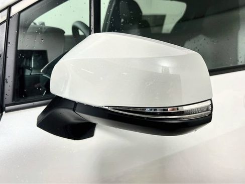 New 2026 Toyota Sienna Limited FWD image 10