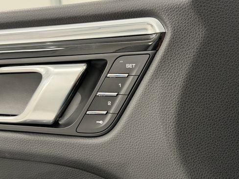 Certified 2025 Porsche Macan image 30