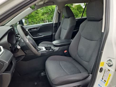 Used 2021 Toyota RAV4 XLE AWD/4WD image 14