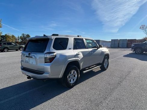 Used 2022 Toyota 4Runner SR5 Premium image 3