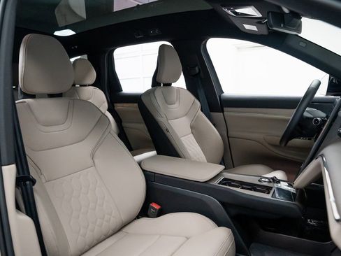 Used 2025 Volvo EX90 Plus image 25