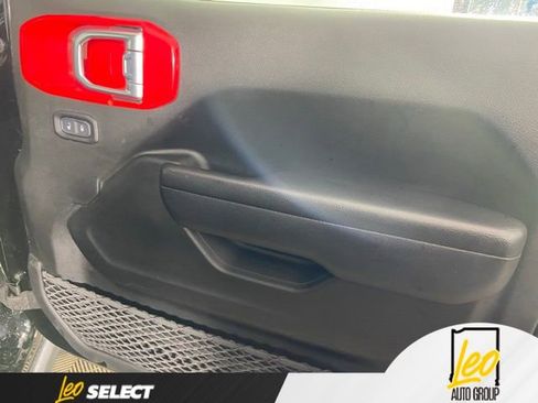 Used 2022 Jeep Gladiator Sport AWD/4WD image 11
