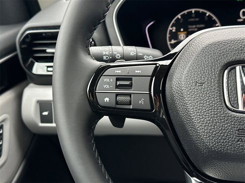 New 2025 Honda Pilot Touring image 25