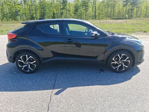 Used 2020 Toyota C-HR XLE FWD image 4
