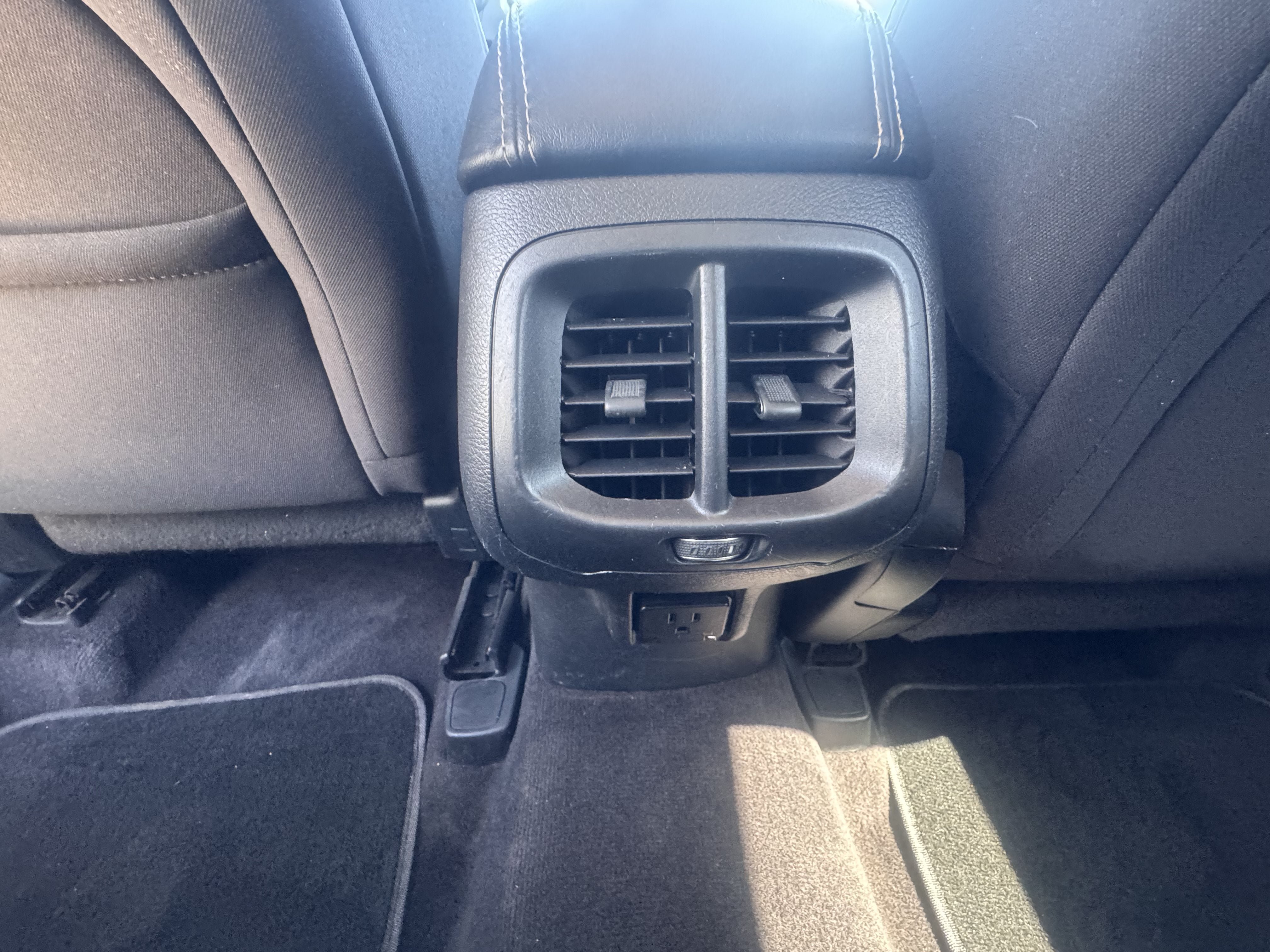 Used 2017 Jeep Cherokee Latitude FWD image 12