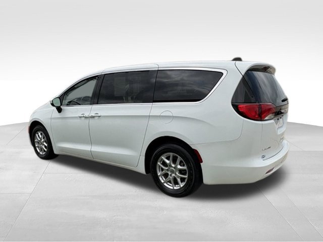 Used 2023 Chrysler Voyager LX FWD image 2