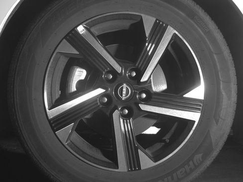 Used 2025 Nissan Sentra SV FWD image 12