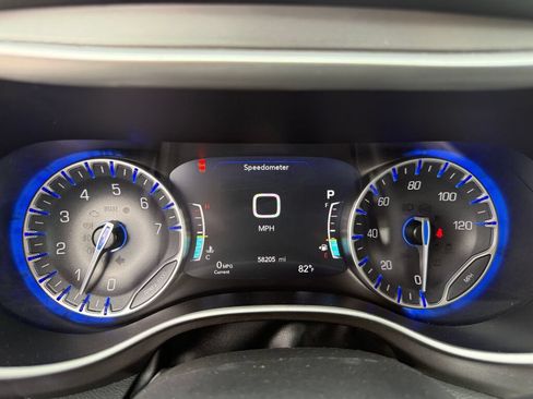 Used 2024 Chrysler Pacifica Touring-L FWD image 33