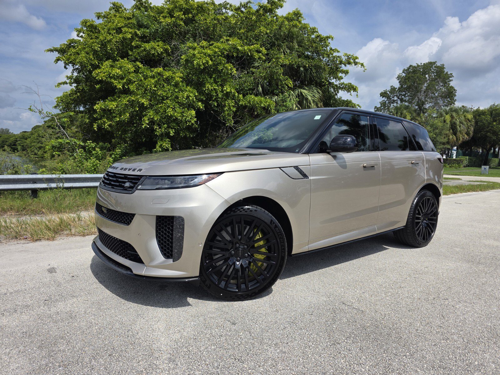 New 2026 Land Rover Range Rover Sport SV AWD/4WD image 1