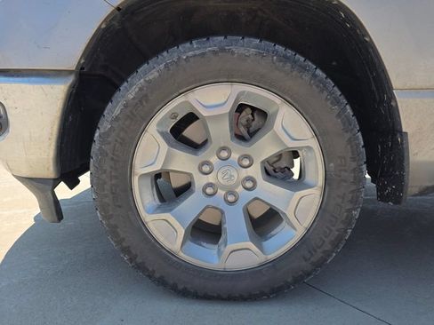 Used 2019 RAM 1500 Big Horn AWD/4WD image 11