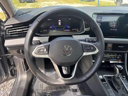 Used 2025 Volkswagen Jetta SE FWD image 28