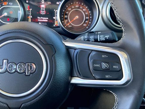 Used 2023 Jeep Wrangler Sahara image 24