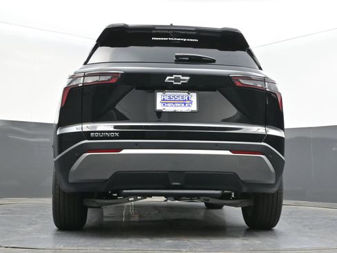 New 2026 Chevrolet Equinox LT w/ Convenience Package II FWD image 36