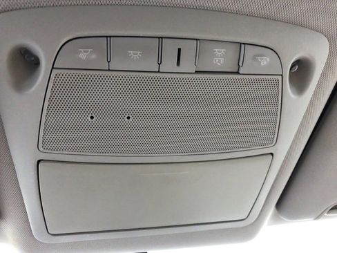 Used 2018 Nissan Rogue SV image 18