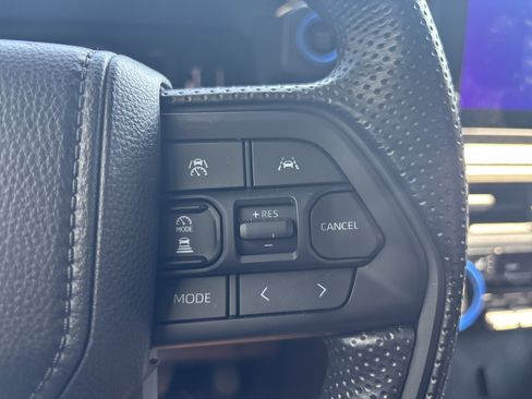 Used 2025 Toyota Tacoma SR5 AWD/4WD image 18