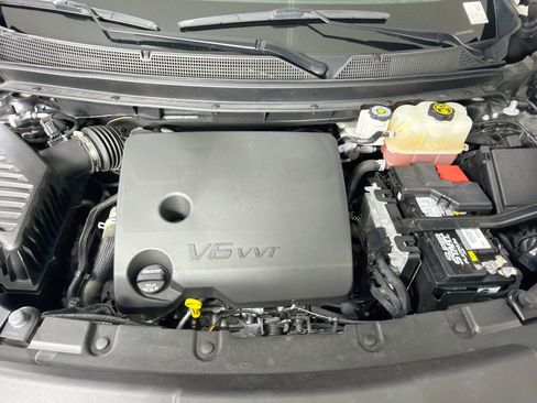 Used 2023 Chevrolet Traverse LS FWD image 32