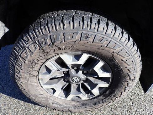 Certified 2022 Toyota Tacoma TRD Off-Road image 9