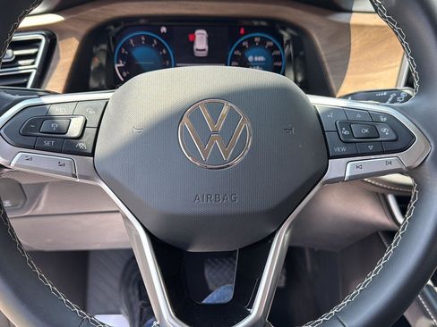 Used 2025 Volkswagen Atlas SE AWD/4WD image 19
