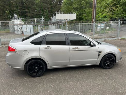 Used 2009 Ford Focus SEL FWD image 4