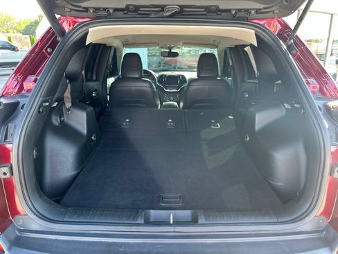 Used 2019 Jeep Cherokee Limited FWD image 41
