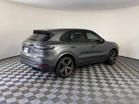 Used 2022 Porsche Cayenne AWD/4WD image 9