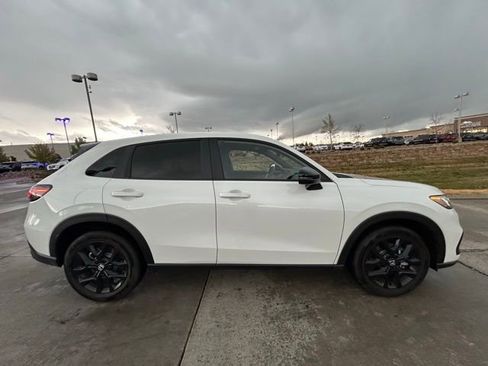 Used 2024 Honda HR-V Sport image 9