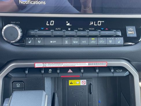 Used 2025 Toyota Tundra Limited image 12