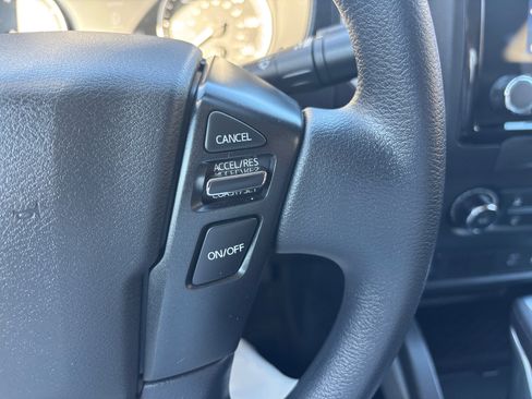 Used 2024 Nissan Frontier SV image 17