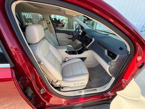 Used 2021 GMC Acadia Denali w/ Denali Technology Package FWD image 37