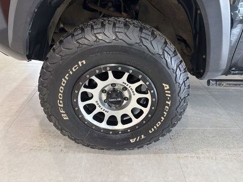 Used 2019 Toyota Tacoma TRD Off-Road w/ Technology Package image 12