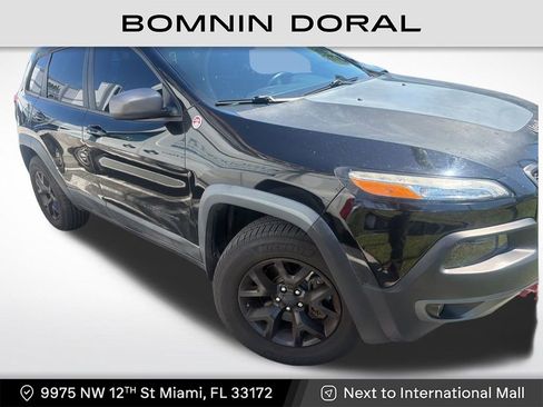 Used 2017 Jeep Cherokee Trailhawk w/ Comfort/Convenience Group AWD/4WD image 1