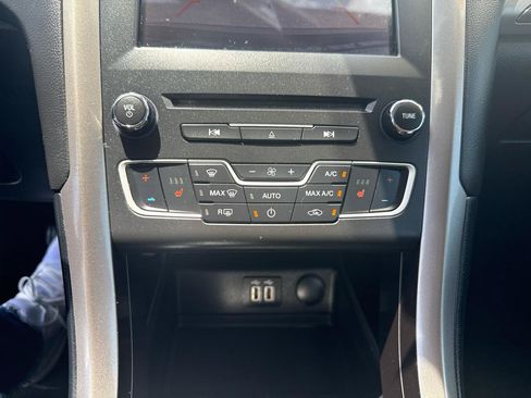 Used 2019 Ford Fusion SEL FWD image 21