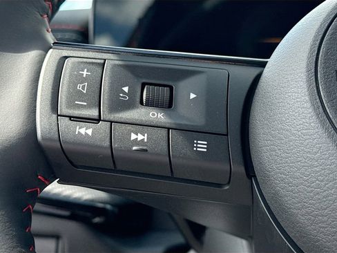 Used 2025 Nissan Kicks SR w/ SR Premium Package image 9