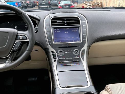 Used 2020 Lincoln Nautilus Reserve w/ Equipment Group 202A image 7