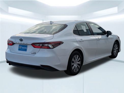 Used 2022 Toyota Camry LE image 6