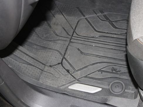 Used 2024 Chevrolet Equinox LT w/ LPO, Floor Liner Package FWD image 17