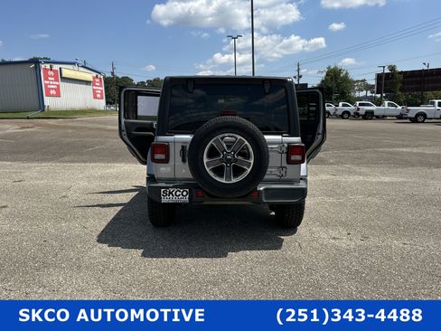 Used 2020 Jeep Wrangler Unlimited Sahara image 29