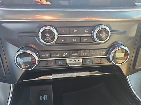 Used 2021 Ford F150 Lariat w/ Max Trailer Tow Package image 19