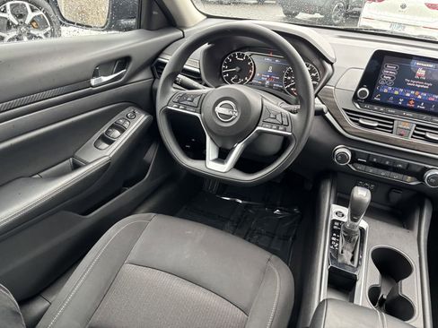 Used 2025 Nissan Altima 2.5 SV image 20